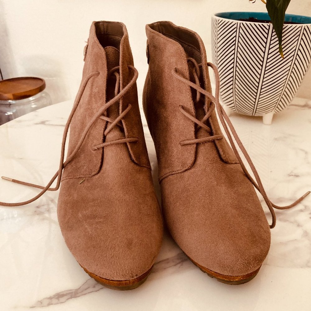 Dr. Scholl's Vegan Suede Lace Up Wedge Booties Taupe Size 9 - Picture 4 of 5